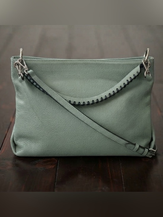 Le Borse Di Giulia Handbags - Le Borse di Giulia Genuine
Leather Sage Green
Convertible cross body
Bag NWOT
